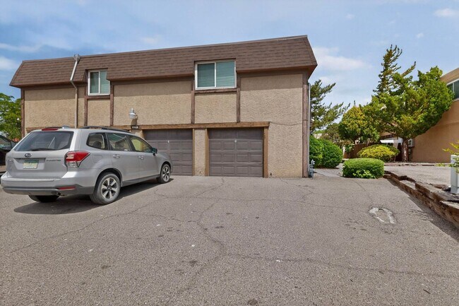 Building Photo - NE Affordable 2/BD 1/BA 1/CG 2nd Story NE Condo
