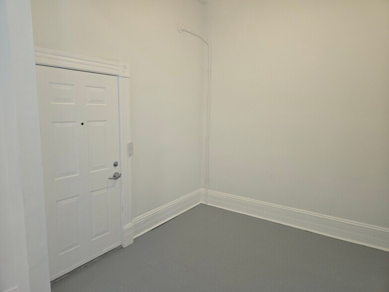 Building Photo - 359 Main St