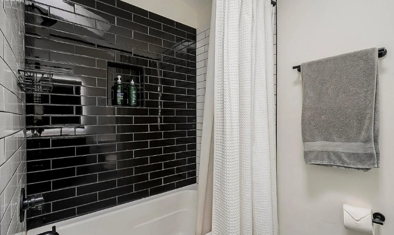 Building Photo - 8845 E Sunnyside Dr