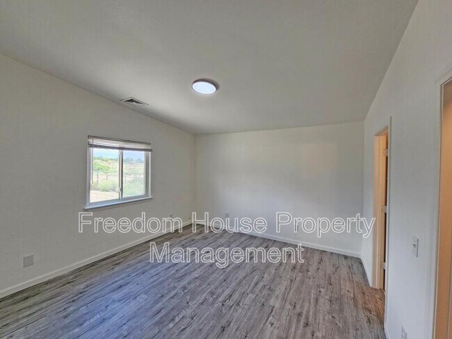 Building Photo - 1821 Pershing Ave