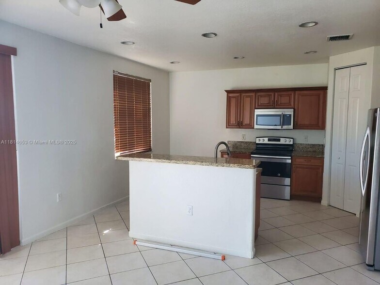 Building Photo - 2635 SW 84th Terrace