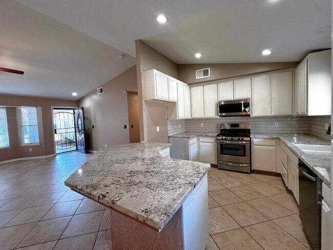 Building Photo - 516 Sun Rose Ave