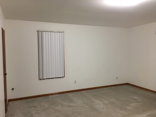 Building Photo - 13613 S Saint Louis Ave