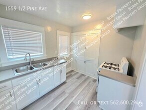Building Photo - 1559 1/2 Pine Ave-