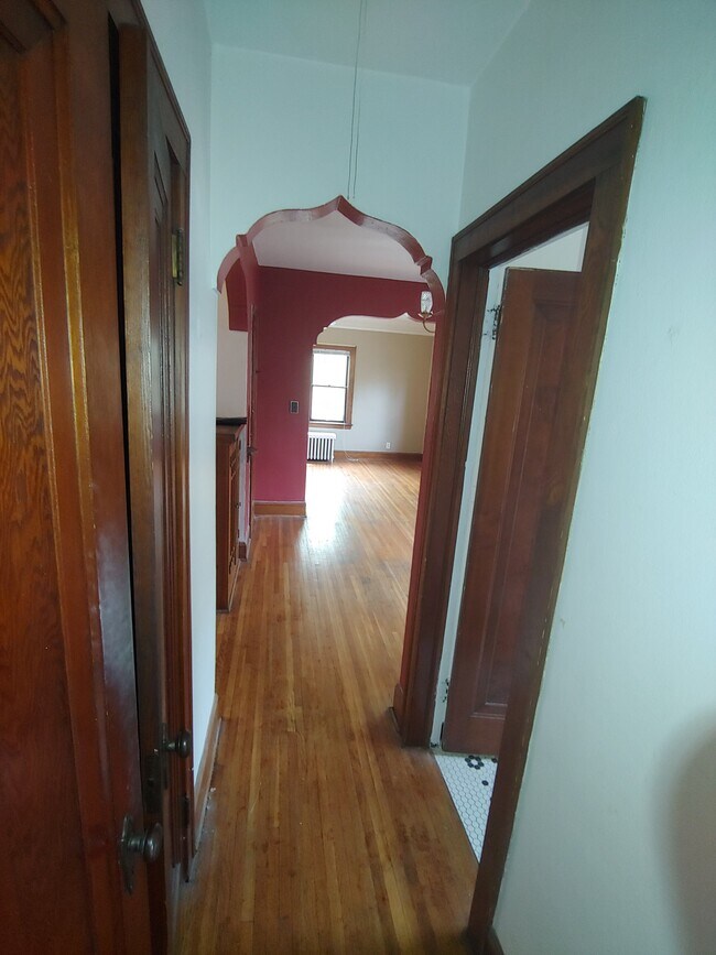 Building Photo - 576 Grand Ave