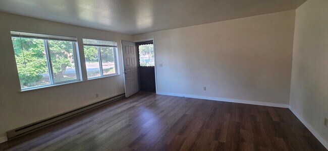 Building Photo - 9656 N Hillview Dr