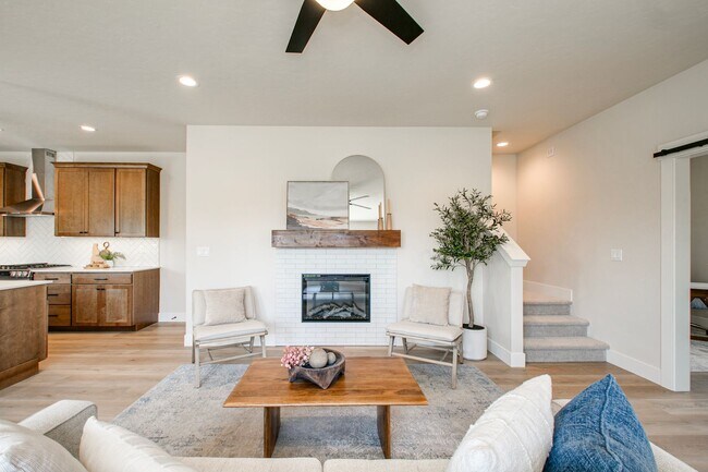 Building Photo - Sophisticated Luxury Townhome in the Heart...