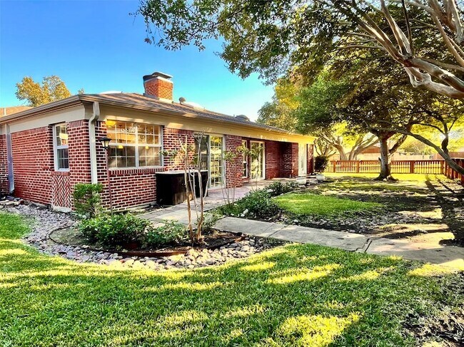 Building Photo - 15621 Terrace Lawn Cir