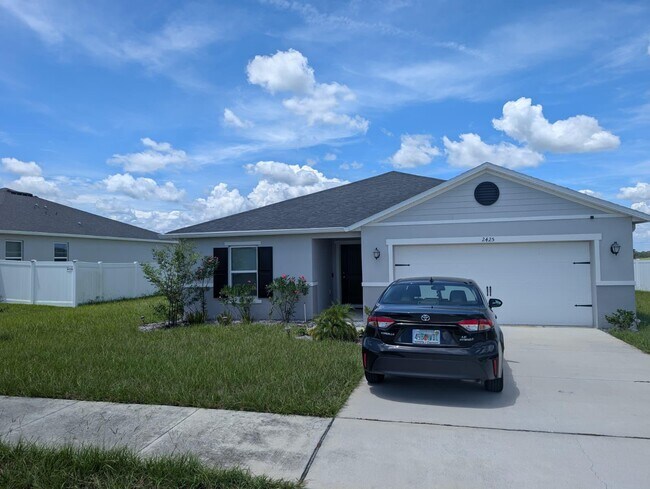 Building Photo - 2425 Begonia St