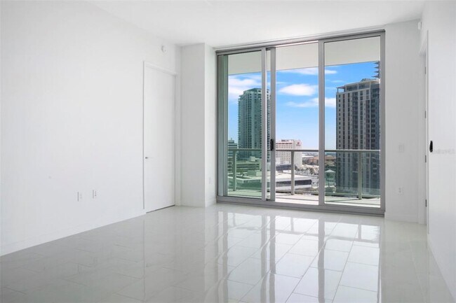 Building Photo - 400 Central Ave