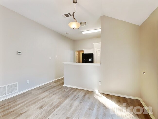 Building Photo - 352 N Beltwoods Dr