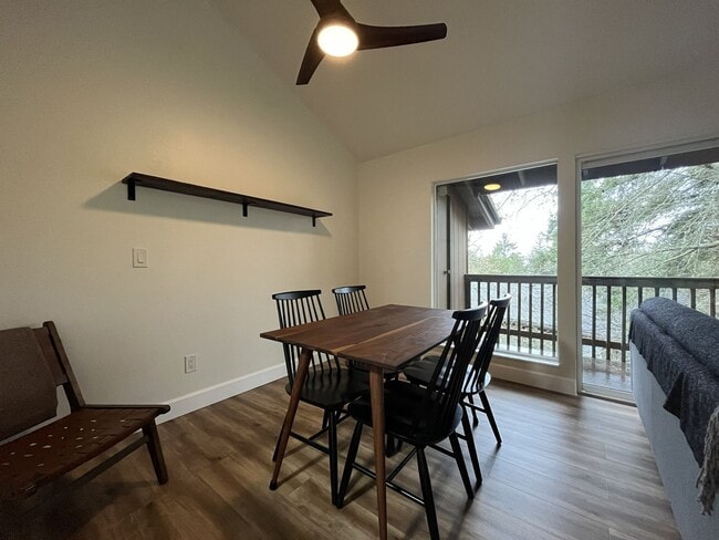 Building Photo - Newly Renovated 1Bd + 1Ba Condo in West Haven-Sylvan! No Stairs, Direct Access, Parking + Pool, S...