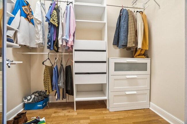 Building Photo - 3483 Collonade Dr