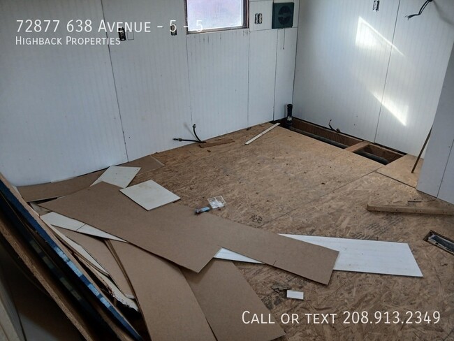 Building Photo - 72877-72638 638 Ave