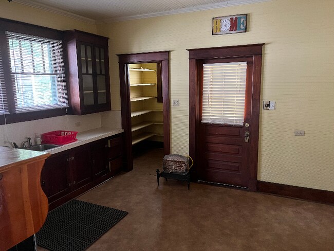 Building Photo - 710 W St Peter St