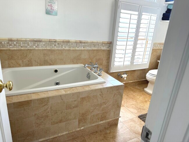 Building Photo - 2149 Fairfield Beach Rd