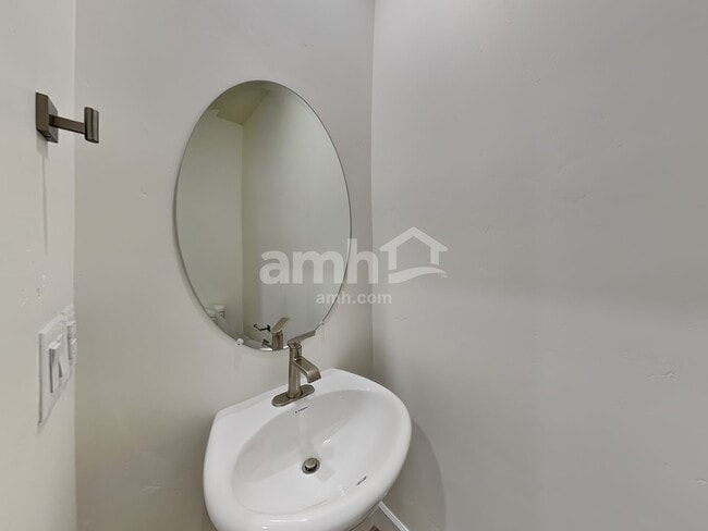 Building Photo - 11068 S Stream Rock Rd