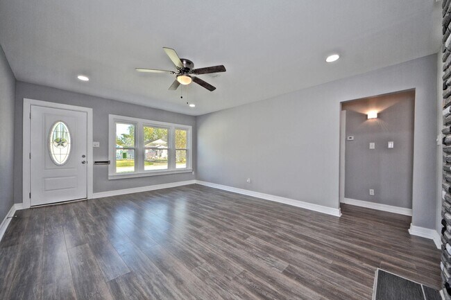 Building Photo - 3834 Rosedale St