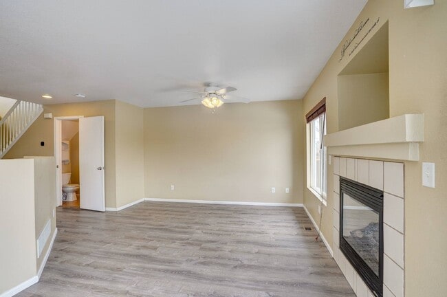 Building Photo - $ 2,295 - 3-Bed, 3-Bath Townhome with Mode...