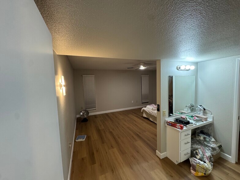 Building Photo - 20018 N Lakeforest Dr