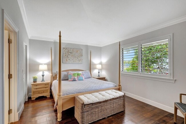 Building Photo - 515 Club Dr