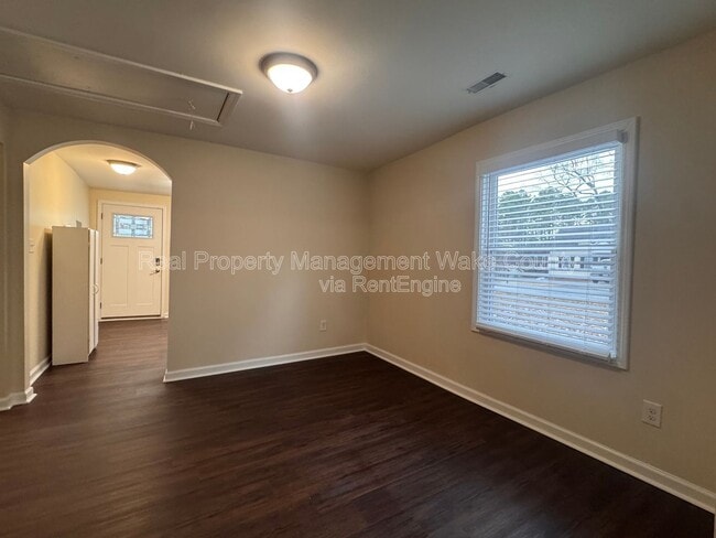 Building Photo - 1505 Axum Rd