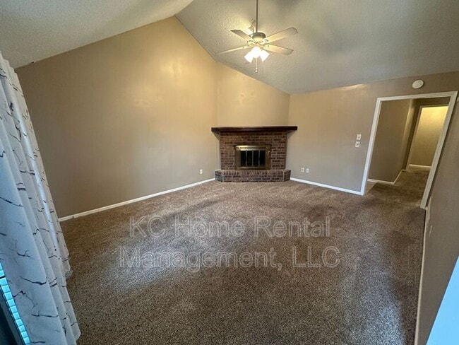 Building Photo - 308 NE Independence Ave