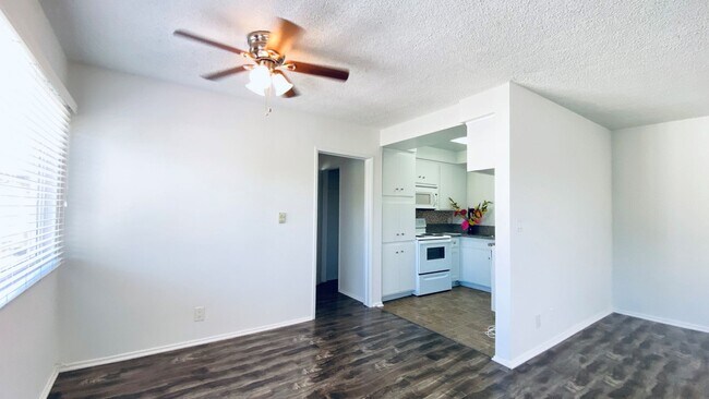 Interior Photo - 6640-6652 Darby Ave