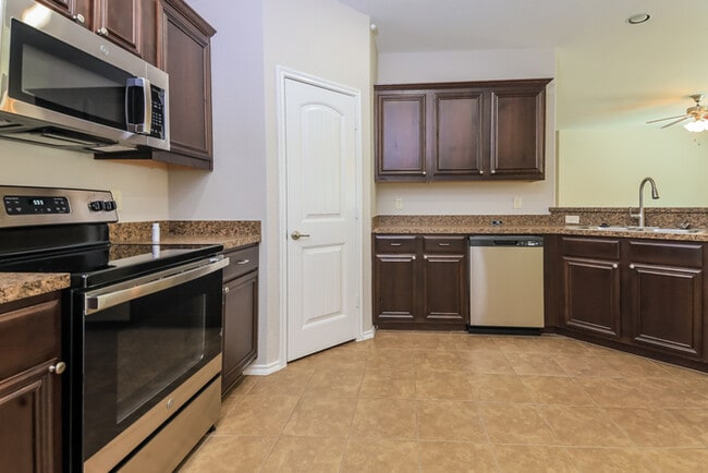 Building Photo - 1629 Applegate Way