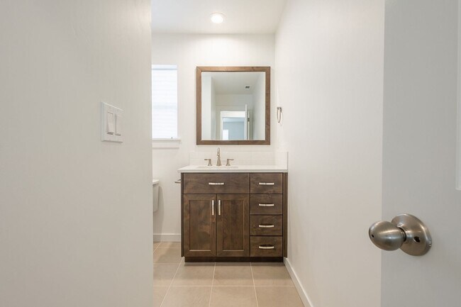 Building Photo - Brand New 3 bed 2.5 bath with flex room North Meridian