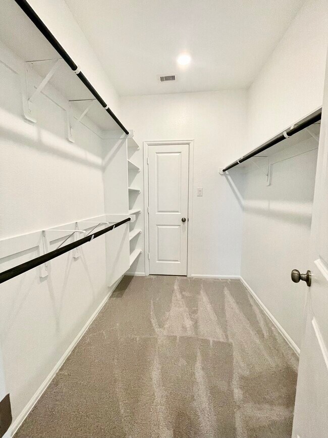 Building Photo - 2940 Tantara Dr