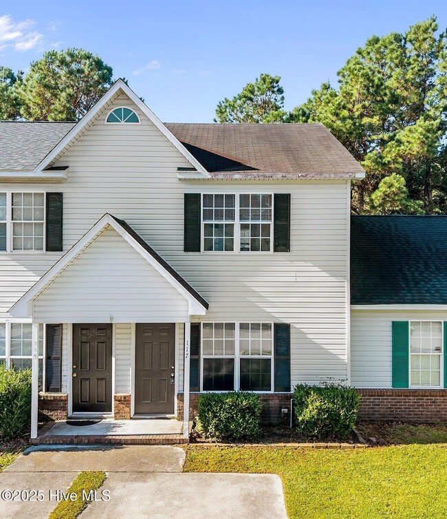 Primary Photo - 117 Mesa Ln