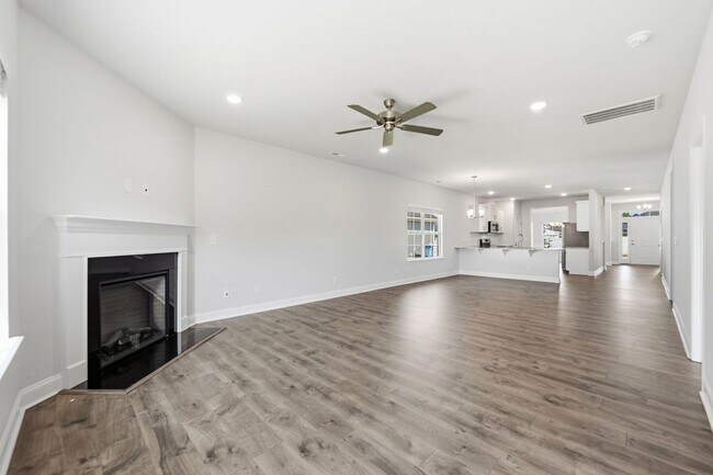 Building Photo - 903 Eakins Ln