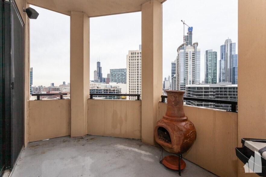 Building Photo - 1464 S MICHIGAN Ave