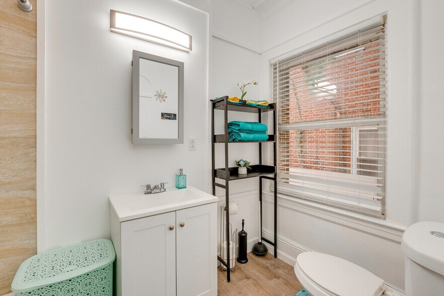 Building Photo - 318 Meeker Ave