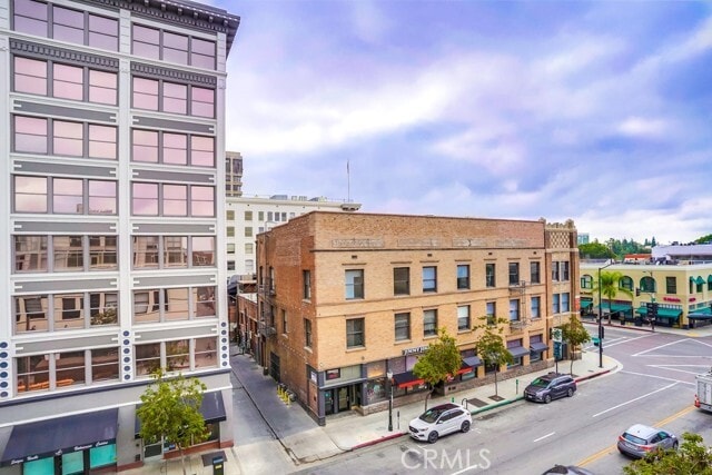 Building Photo - 35 N Raymond Ave