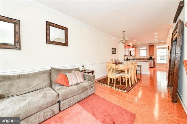 Building Photo - 402 N Thomas St