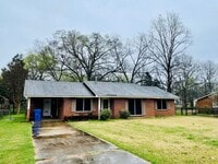 Building Photo - 3 Bed, 2 Bath Home in Prattville!