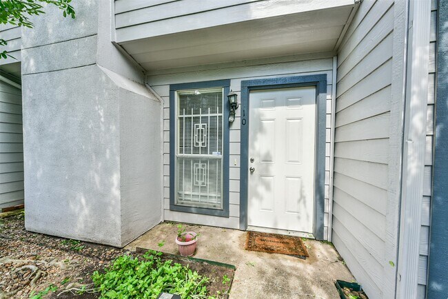 Building Photo - 5917 Fairdale Ln