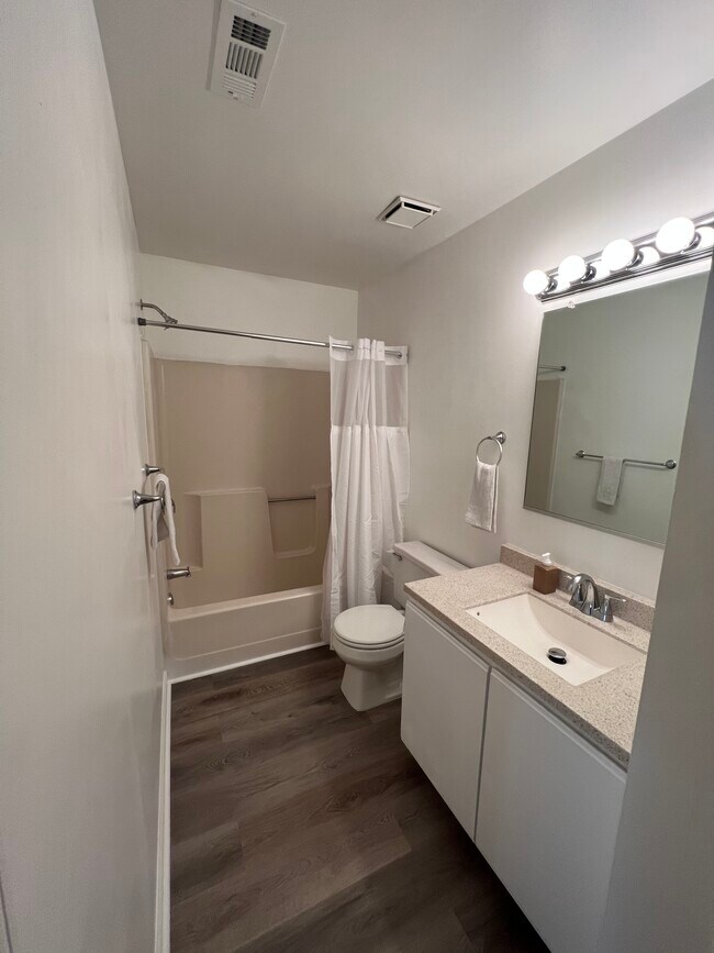 Building Photo - 539 Pineland Cir