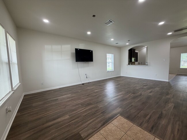 Building Photo - Greyfield