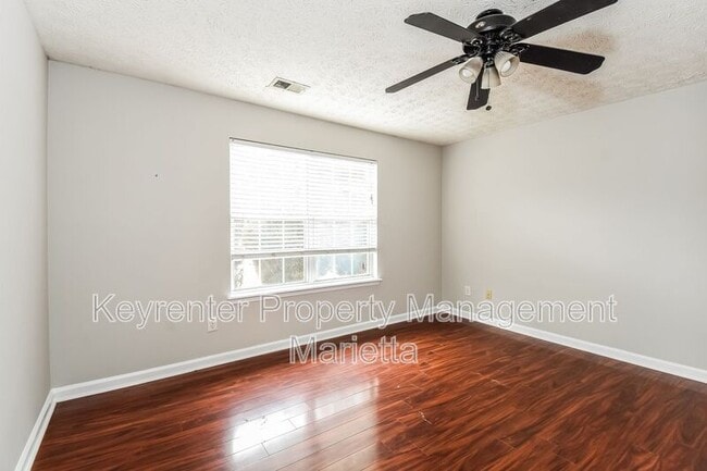 Building Photo - 4819 Lake Park Terrace