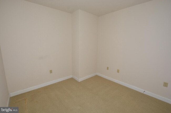 Primary Photo - 5750 Bou Ave
