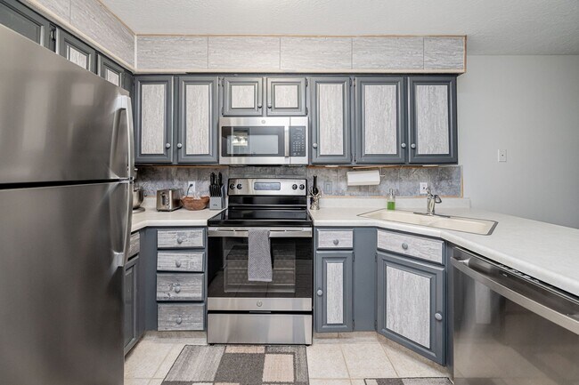 Building Photo - 3615 N Wolf Creek Dr