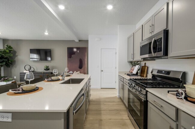 Building Photo - Newly Built Townhouse