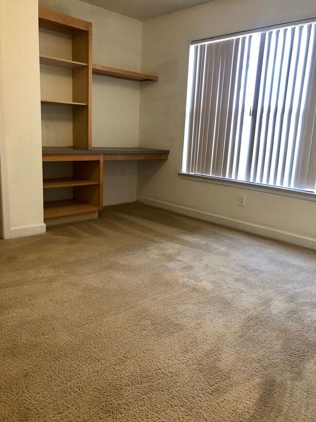 Building Photo - 431 Harts Cove Way