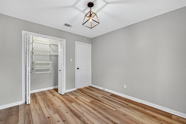 Building Photo - 2107 Briargreen Dr