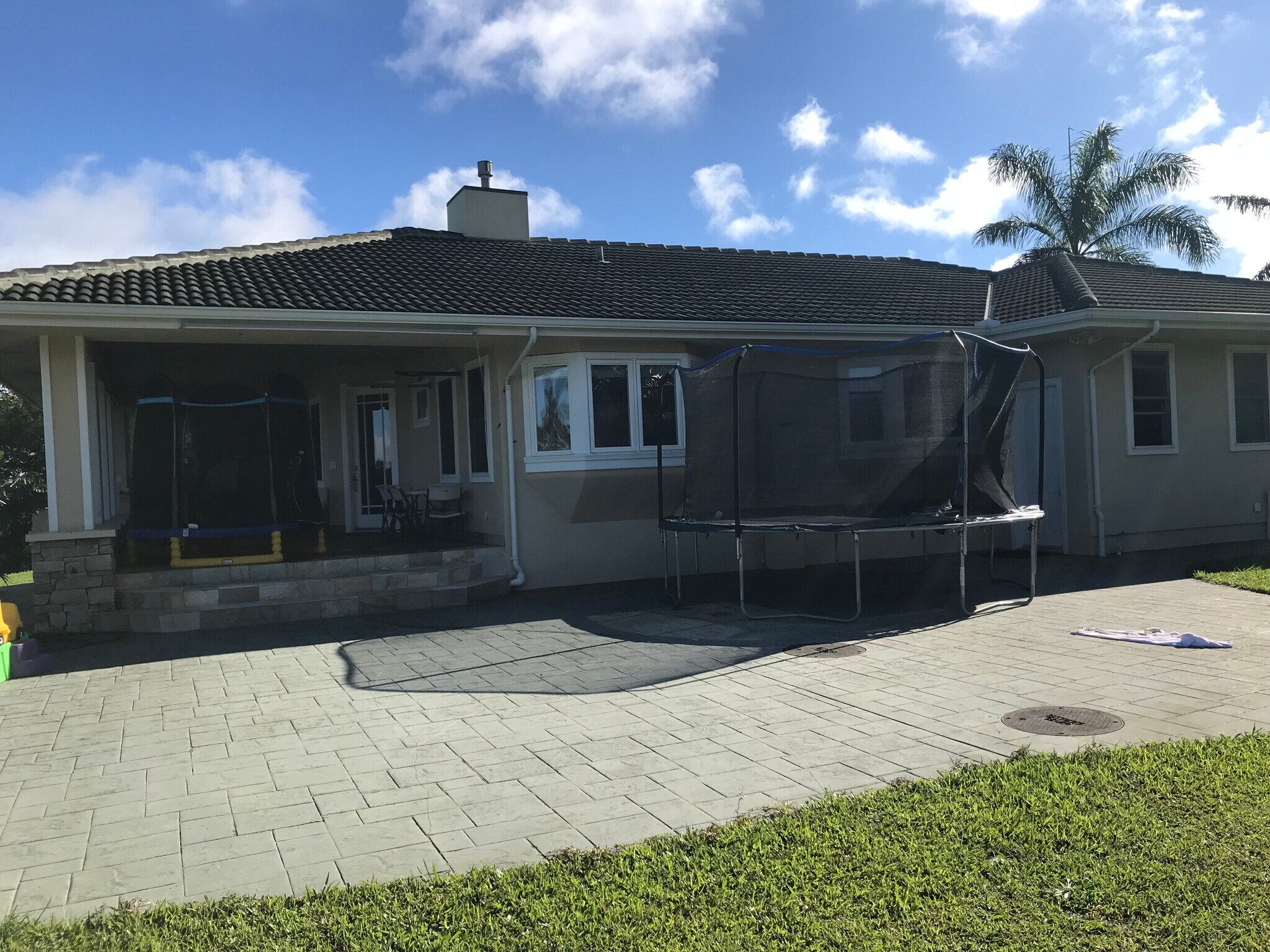 Building Photo - 1390 W Kuiaha Rd