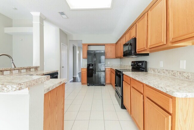 Building Photo - 742 River Oak Way