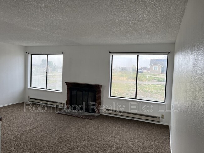 Building Photo - 395 Parkchester Dr